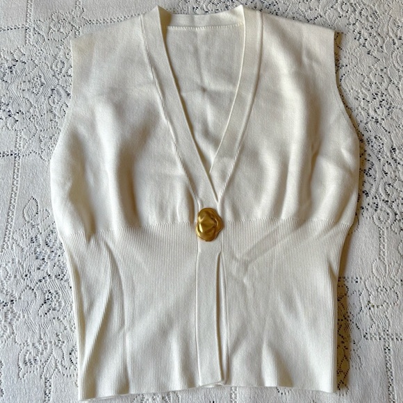 Commense Off White Knit V-neck Sweater Vest Chunky Textured Gold Buttton Size XS - Picture 2 of 8
